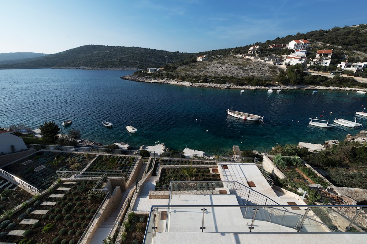 Villa fronte mare in una posizione esclusiva vicino a Rogoznica