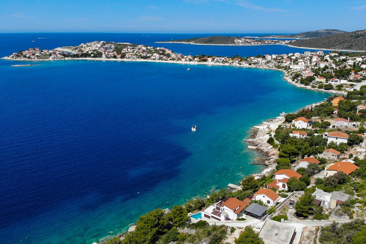 Villa moderna in prima fila al mare