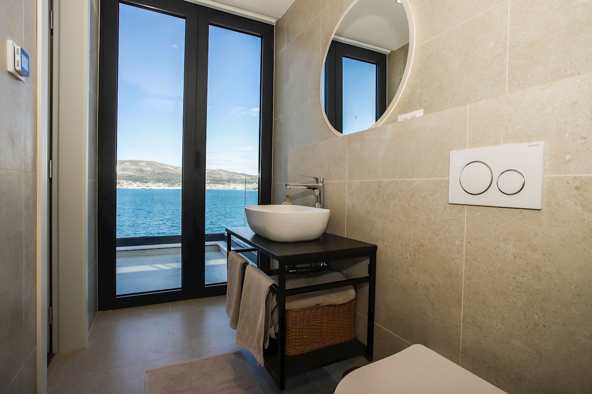 Novoizgrađena vila uz more na Čiovu - Villa Aquamare