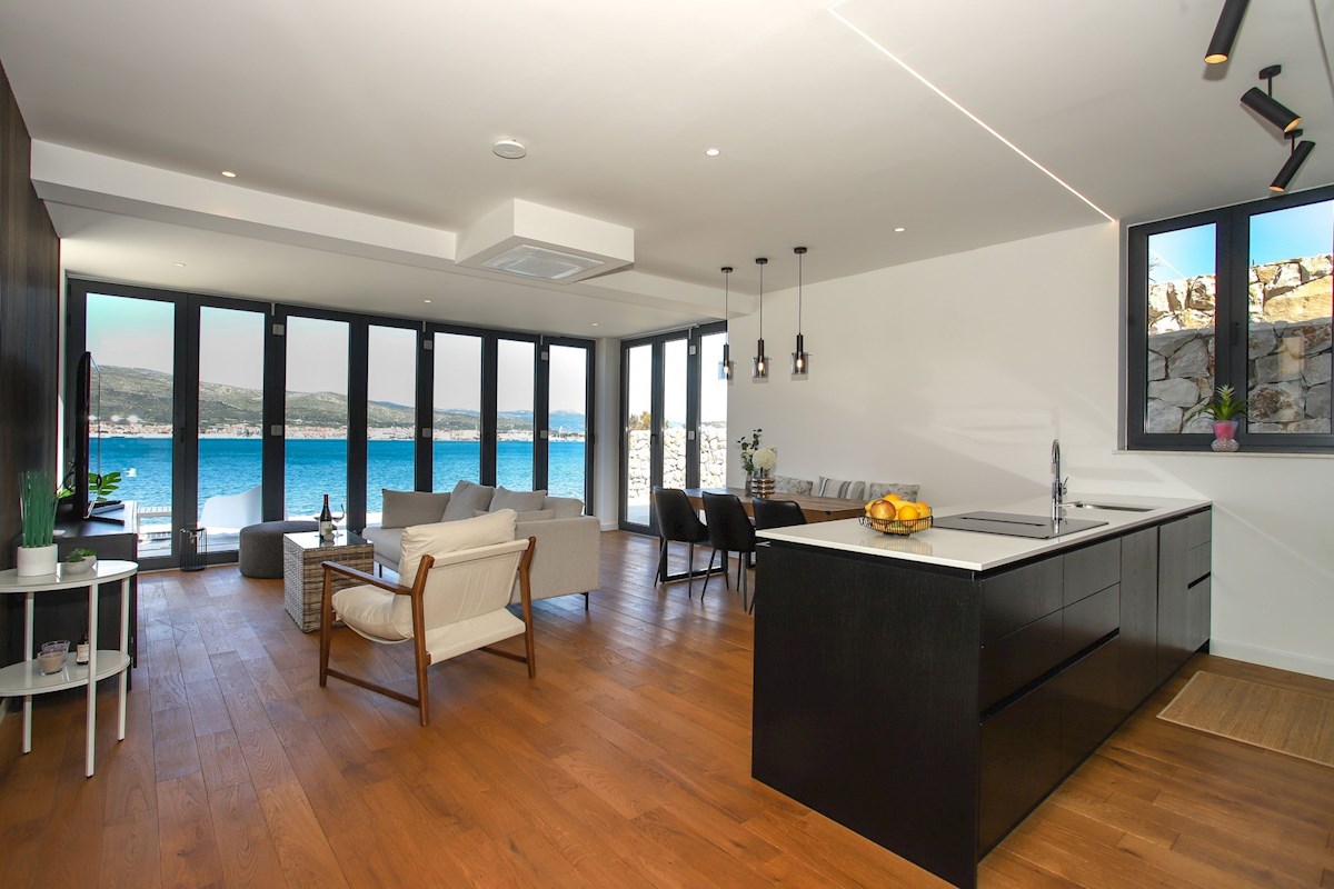 Novoizgrađena vila uz more na Čiovu - Villa Aquamare