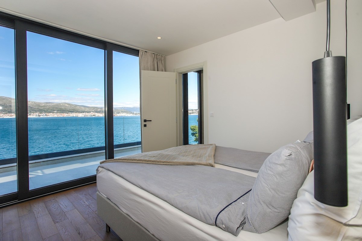 Novoizgrađena vila uz more na Čiovu - Villa Aquamare