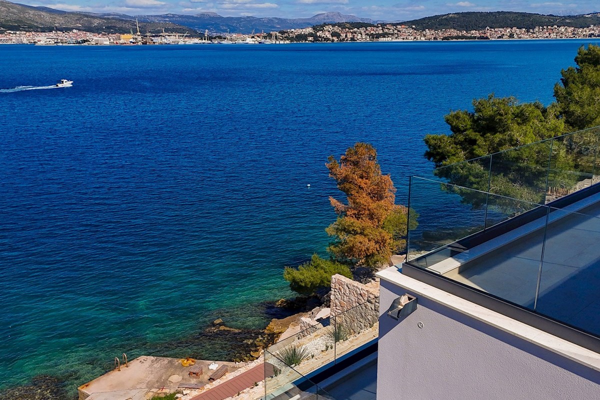 Novoizgrađena vila uz more na Čiovu - Villa Aquamare