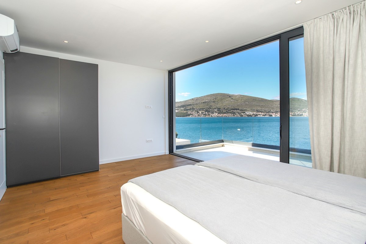 Novoizgrađena vila uz more na Čiovu - Villa Aquamare