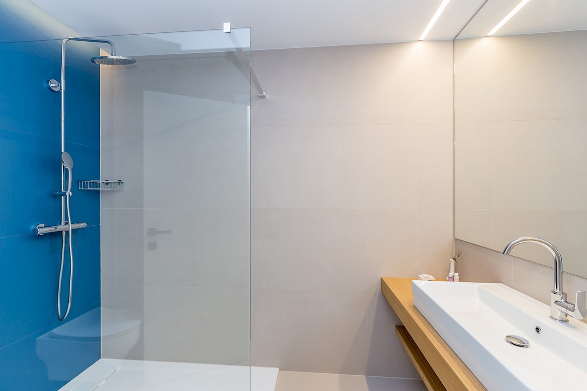 Una splendida villa contemporanea fronte mare che vanta una vista spettacolare