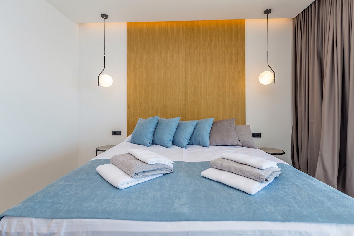 Una splendida villa contemporanea fronte mare che vanta una vista spettacolare