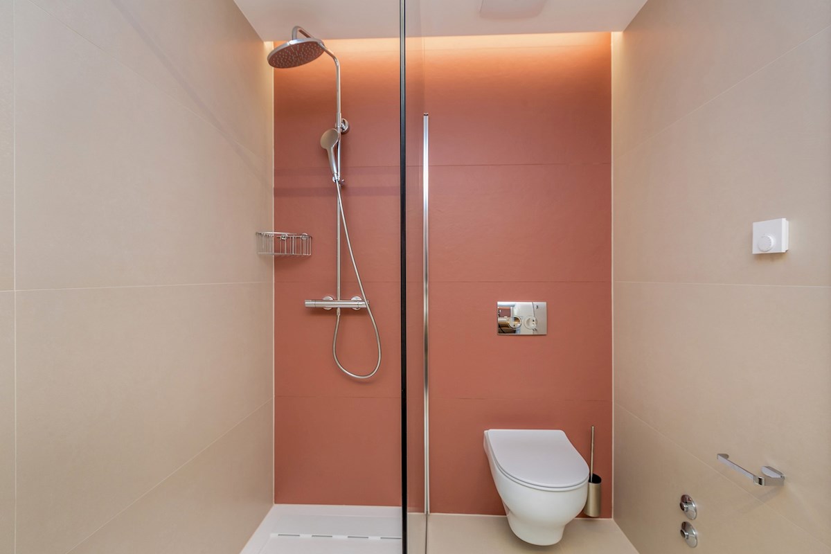 Una splendida villa contemporanea fronte mare che vanta una vista spettacolare