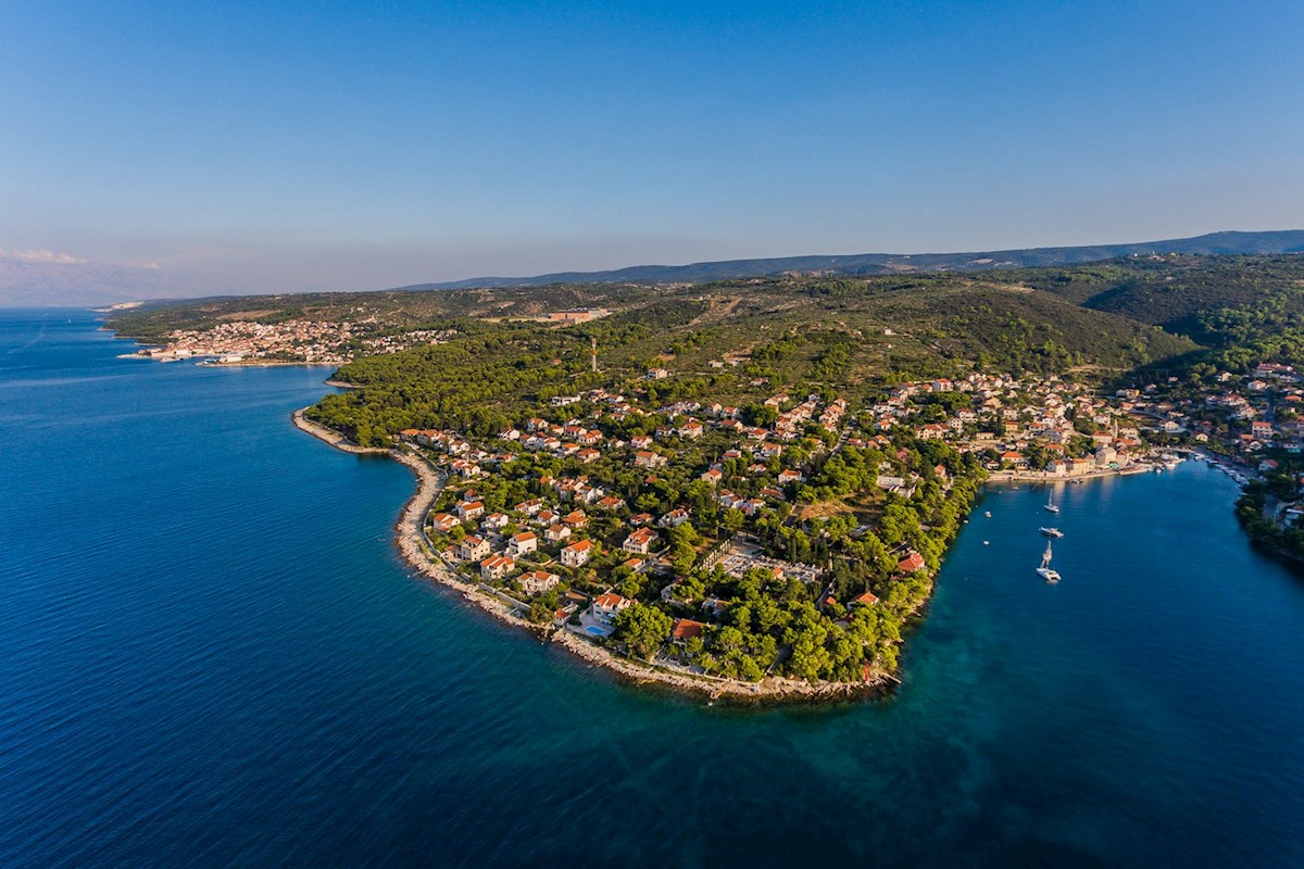 Villa in pietra in una posizione unica sul mare