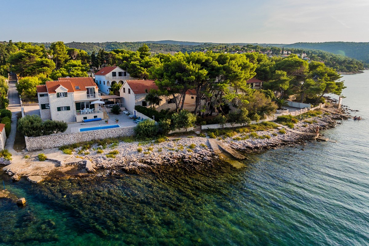 Villa in pietra in una posizione unica sul mare