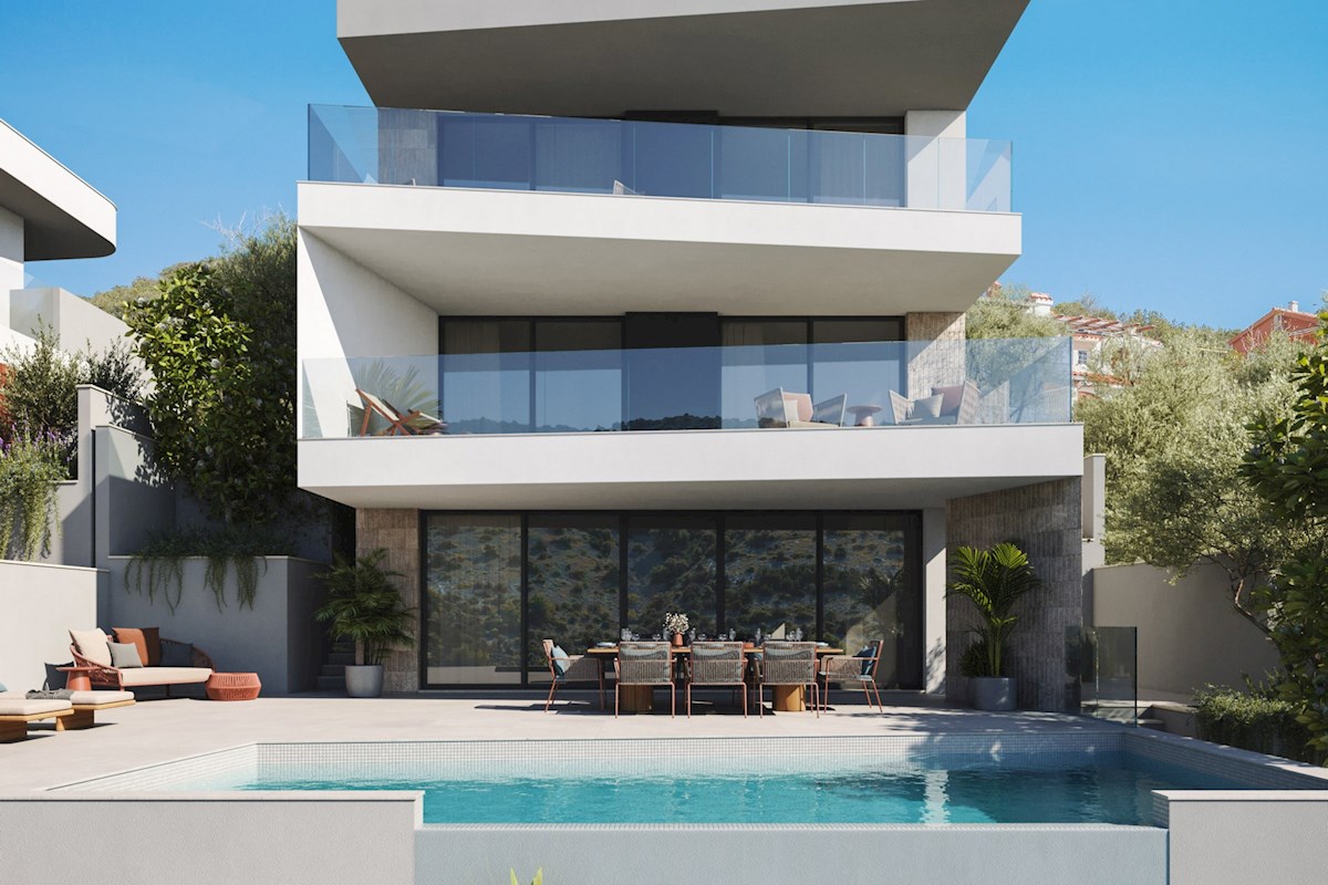 Terreno edificabile con permesso per la costruzione di una villa di lusso fronte mare