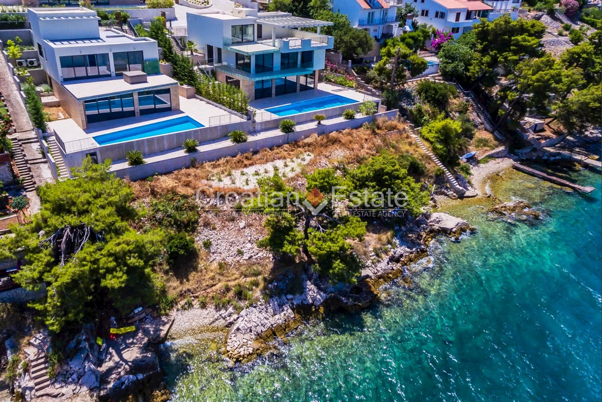 Isola di Ciovo - Lussuosa villa fronte mare con piscina