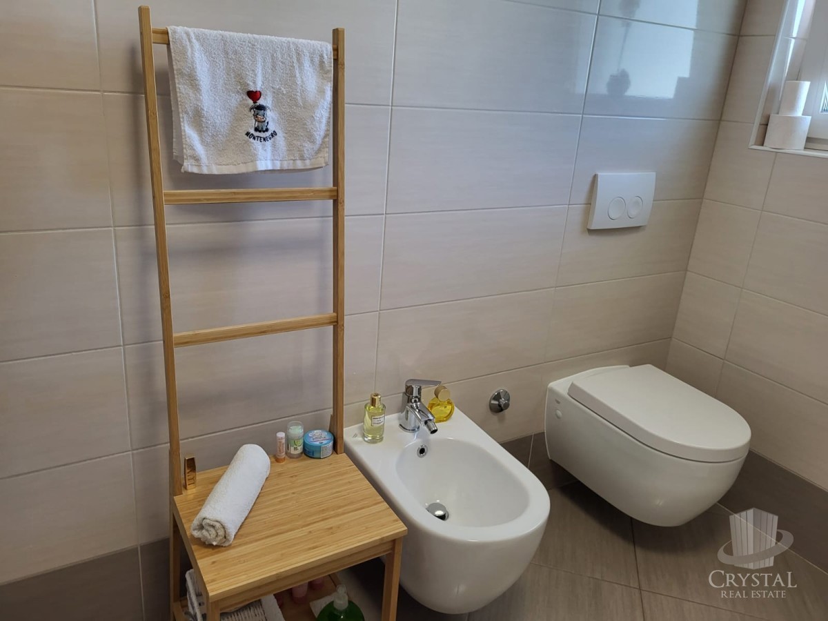 Appartamento spazioso con terrazza sul tetto a Novigrad, a 500 m dal mare