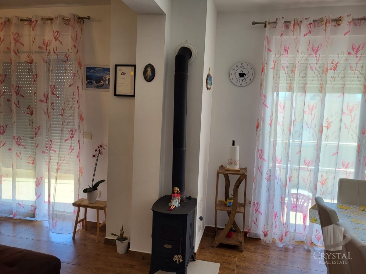 Appartamento spazioso con terrazza sul tetto a Novigrad, a 500 m dal mare