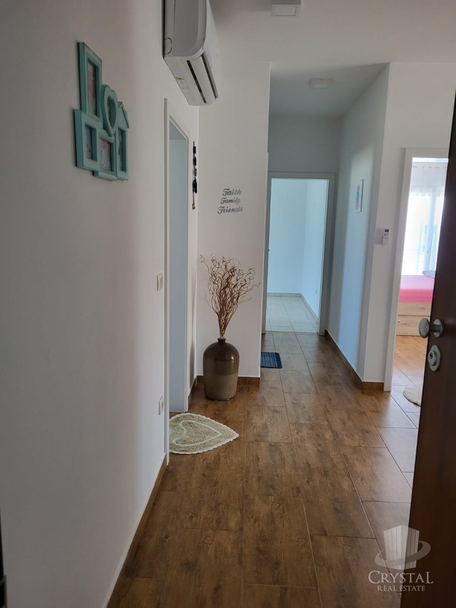 Appartamento spazioso con terrazza sul tetto a Novigrad, a 500 m dal mare