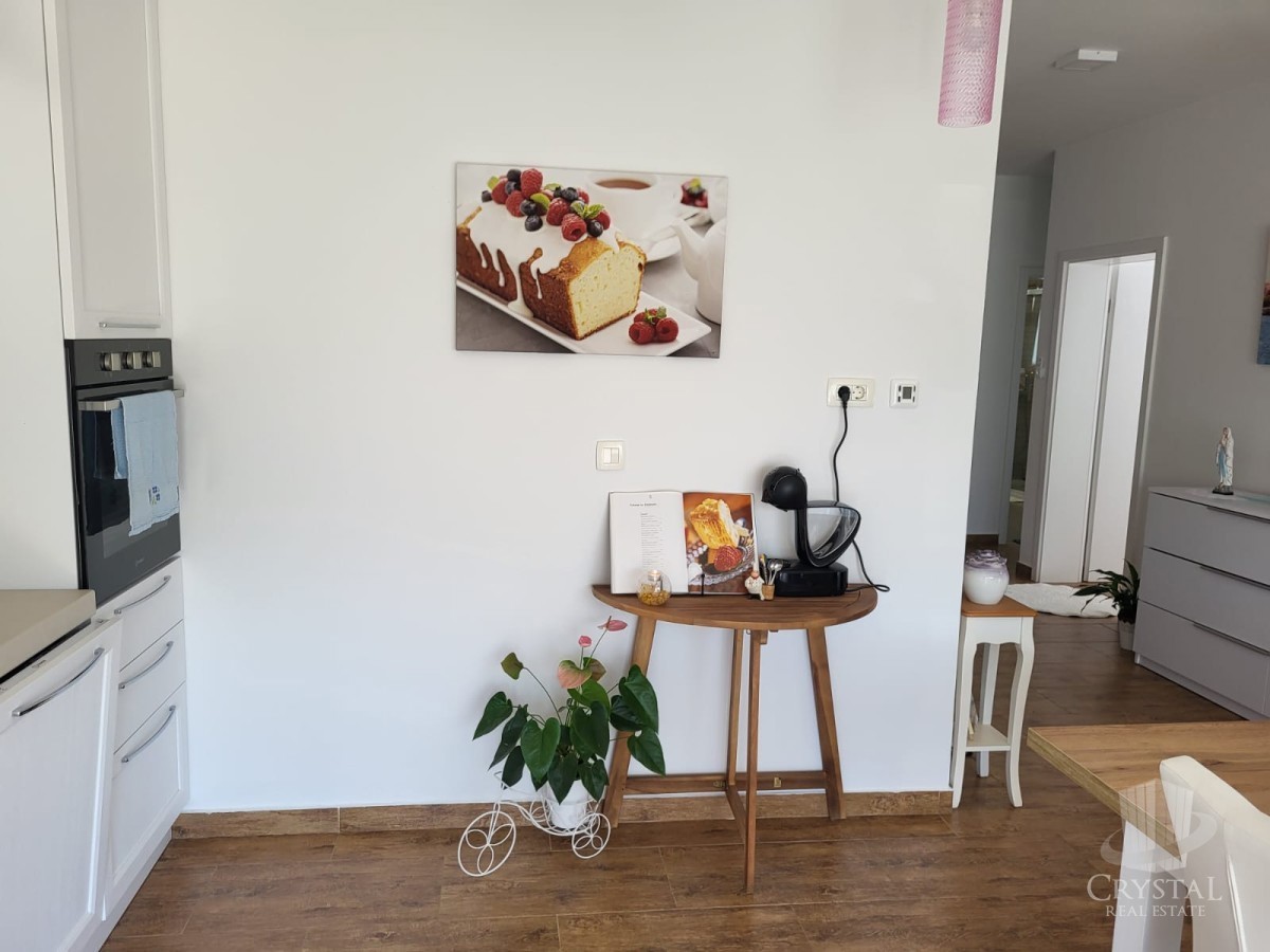 Appartamento spazioso con terrazza sul tetto a Novigrad, a 500 m dal mare