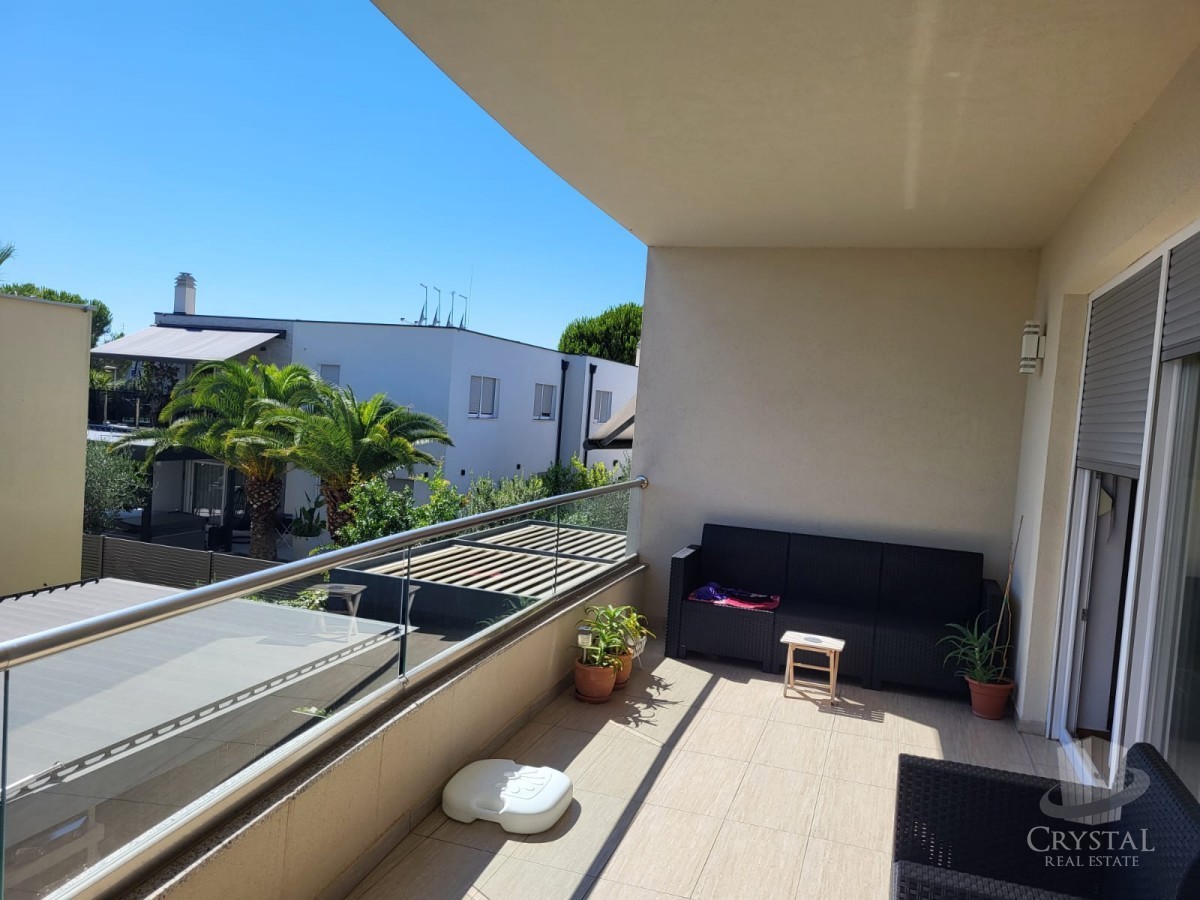 Appartamento spazioso con terrazza sul tetto a Novigrad, a 500 m dal mare