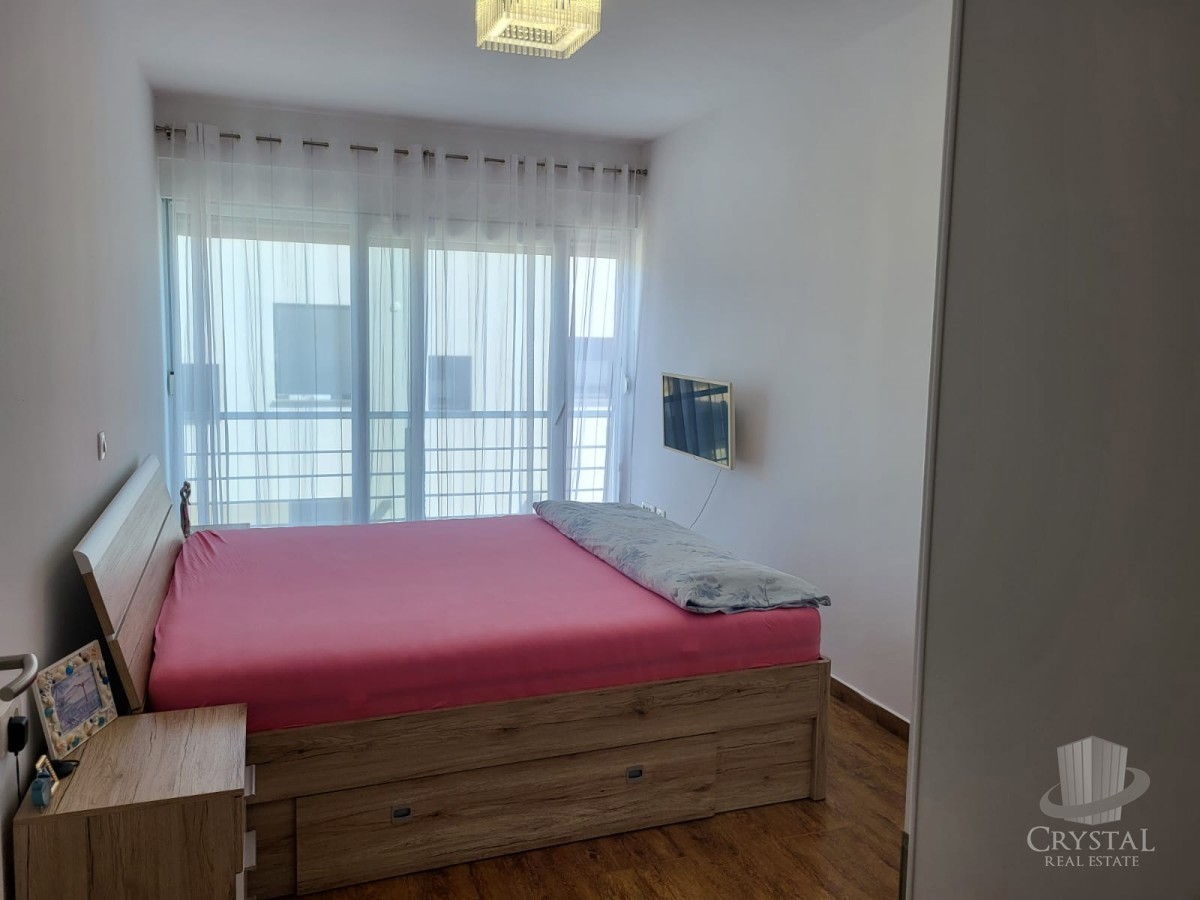 Appartamento spazioso con terrazza sul tetto a Novigrad, a 500 m dal mare