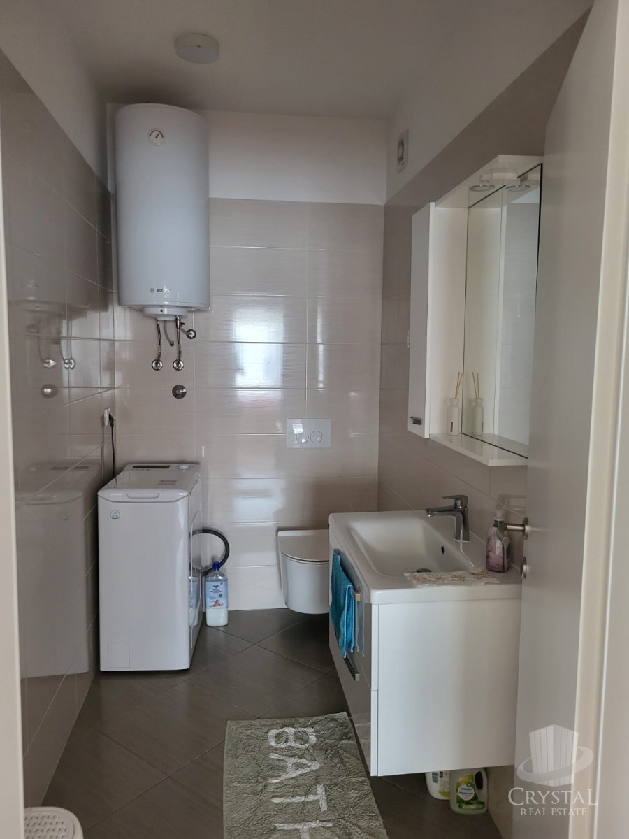 Appartamento spazioso con terrazza sul tetto a Novigrad, a 500 m dal mare