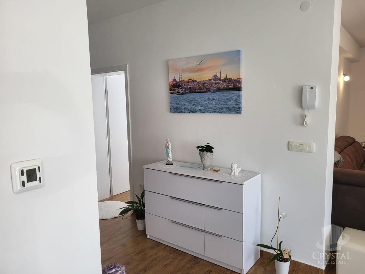 Appartamento spazioso con terrazza sul tetto a Novigrad, a 500 m dal mare