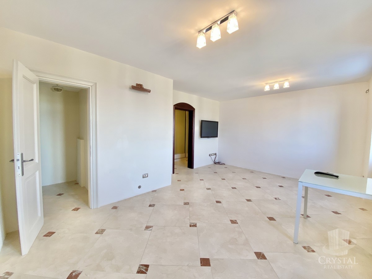 PRIMA FILA SUL MARE! APPARTAMENTO IN UNA POSIZIONE ECCEZIONALE A NOVIGRAD!