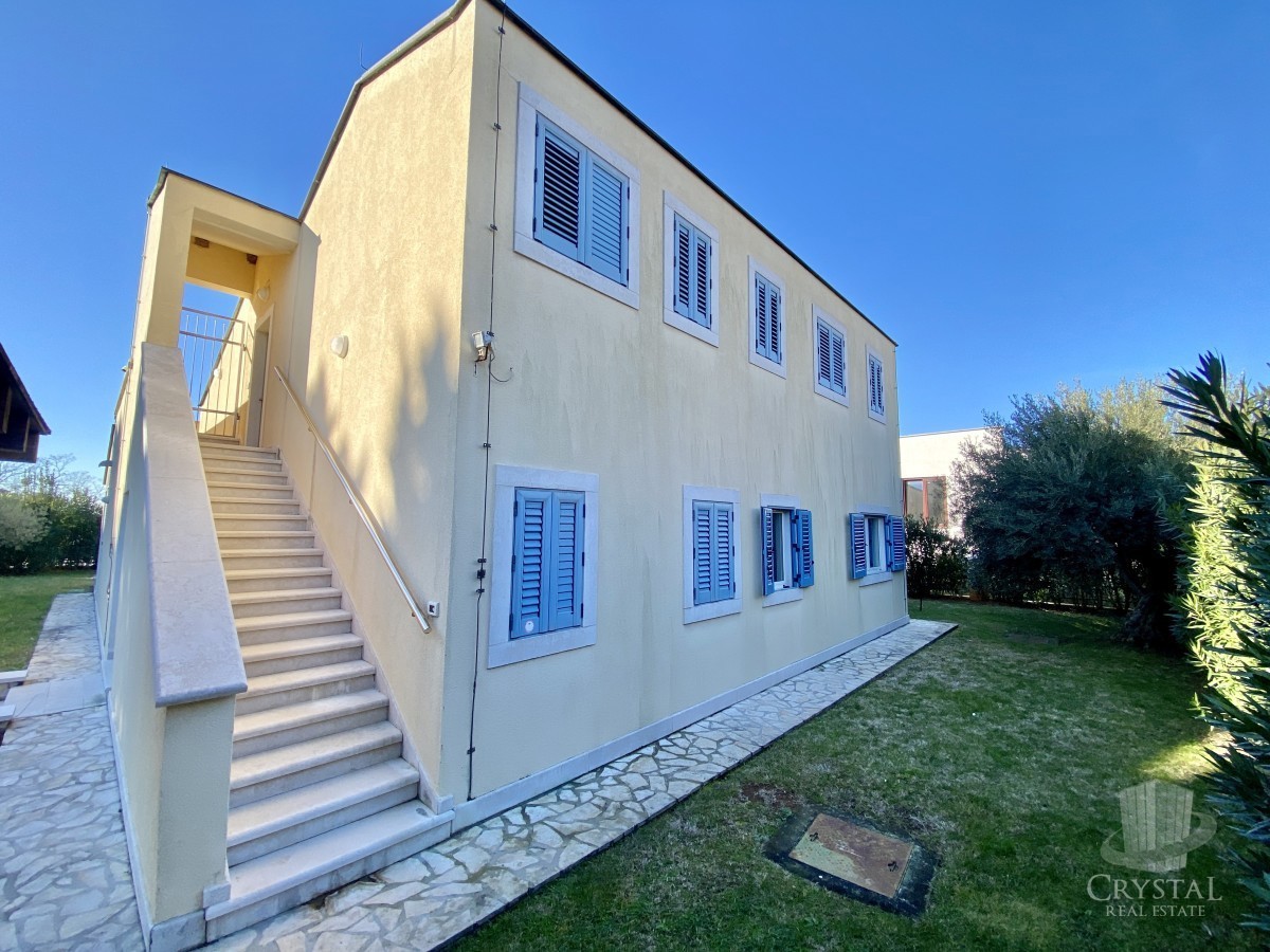 VILLA MODERNA ED ESCLUSIVA CON PISCINA, PRIMA FILA SUL MARE!!