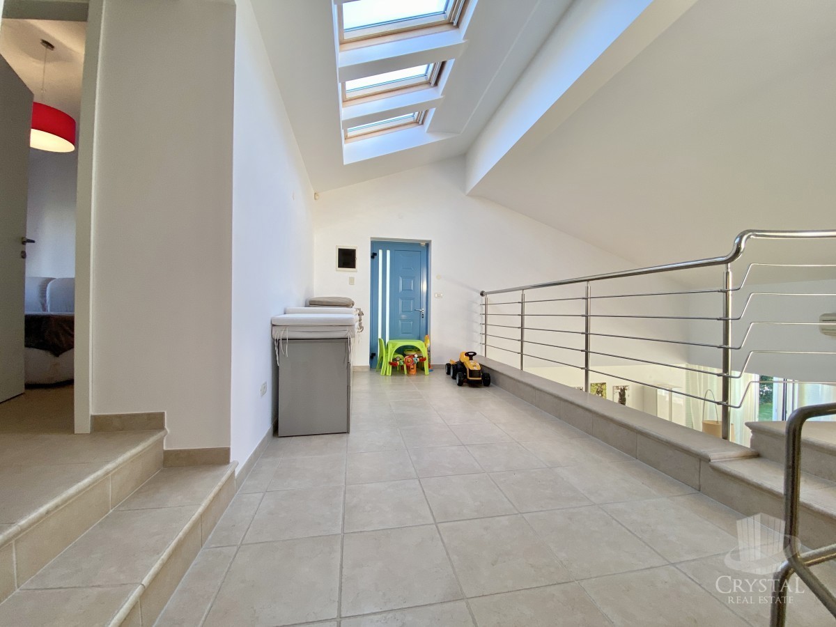 VILLA MODERNA ED ESCLUSIVA CON PISCINA, PRIMA FILA SUL MARE!!