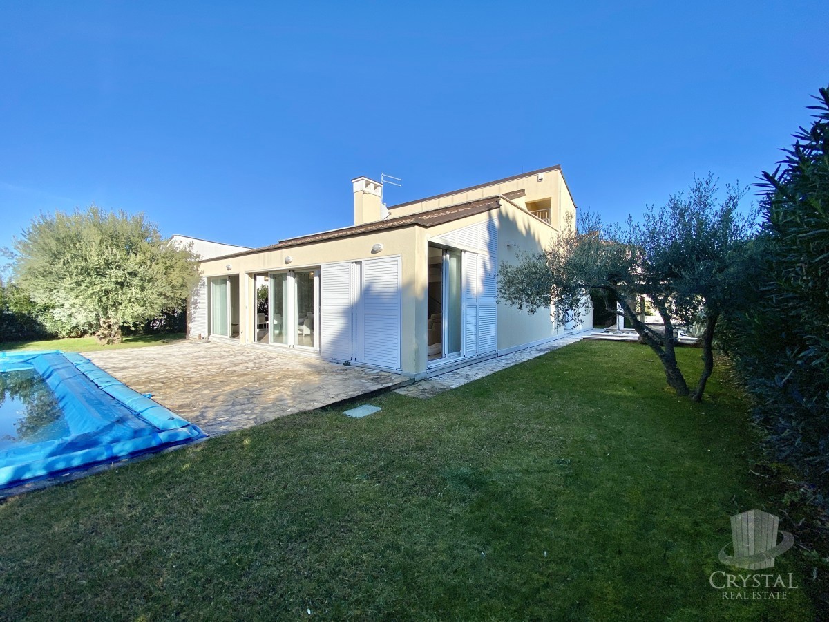 VILLA MODERNA ED ESCLUSIVA CON PISCINA, PRIMA FILA SUL MARE!!