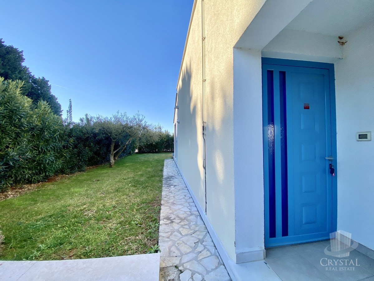 VILLA MODERNA ED ESCLUSIVA CON PISCINA, PRIMA FILA SUL MARE!!