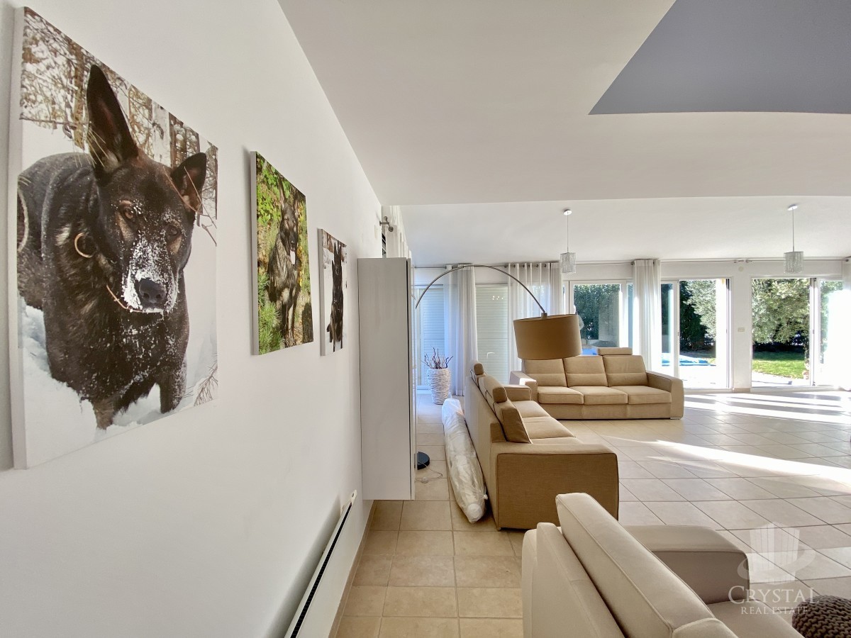 VILLA MODERNA ED ESCLUSIVA CON PISCINA, PRIMA FILA SUL MARE!!