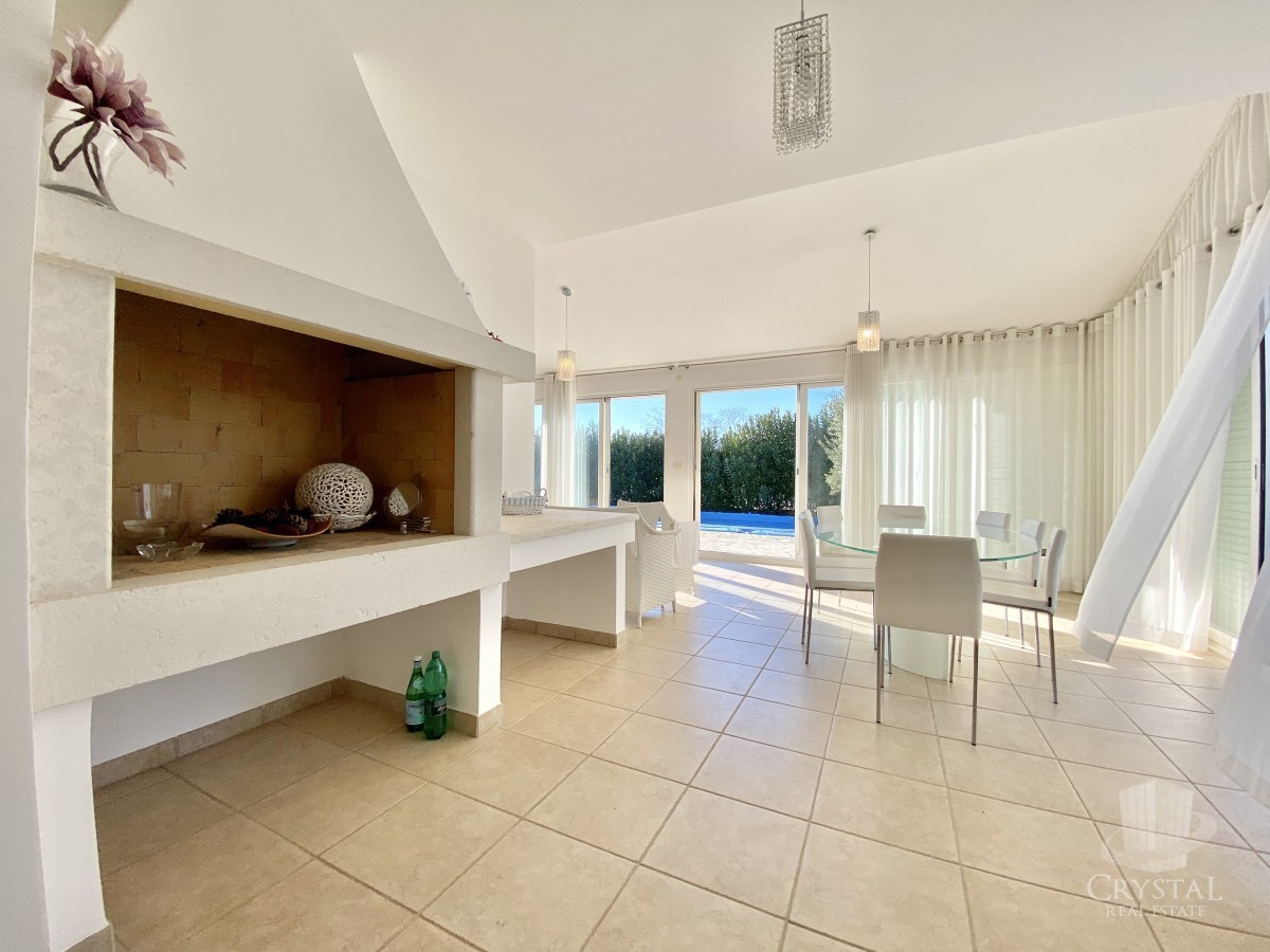 VILLA MODERNA ED ESCLUSIVA CON PISCINA, PRIMA FILA SUL MARE!!