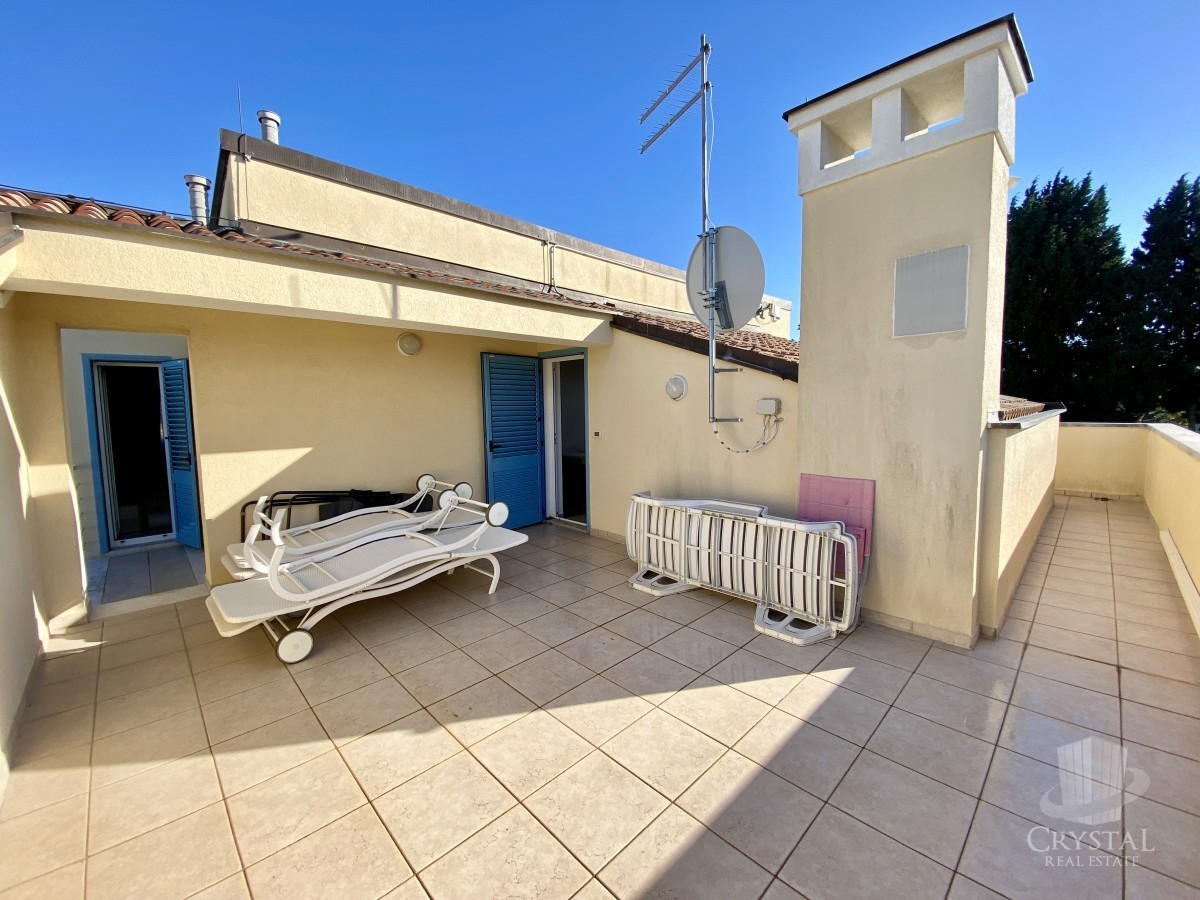 VILLA MODERNA ED ESCLUSIVA CON PISCINA, PRIMA FILA SUL MARE!!