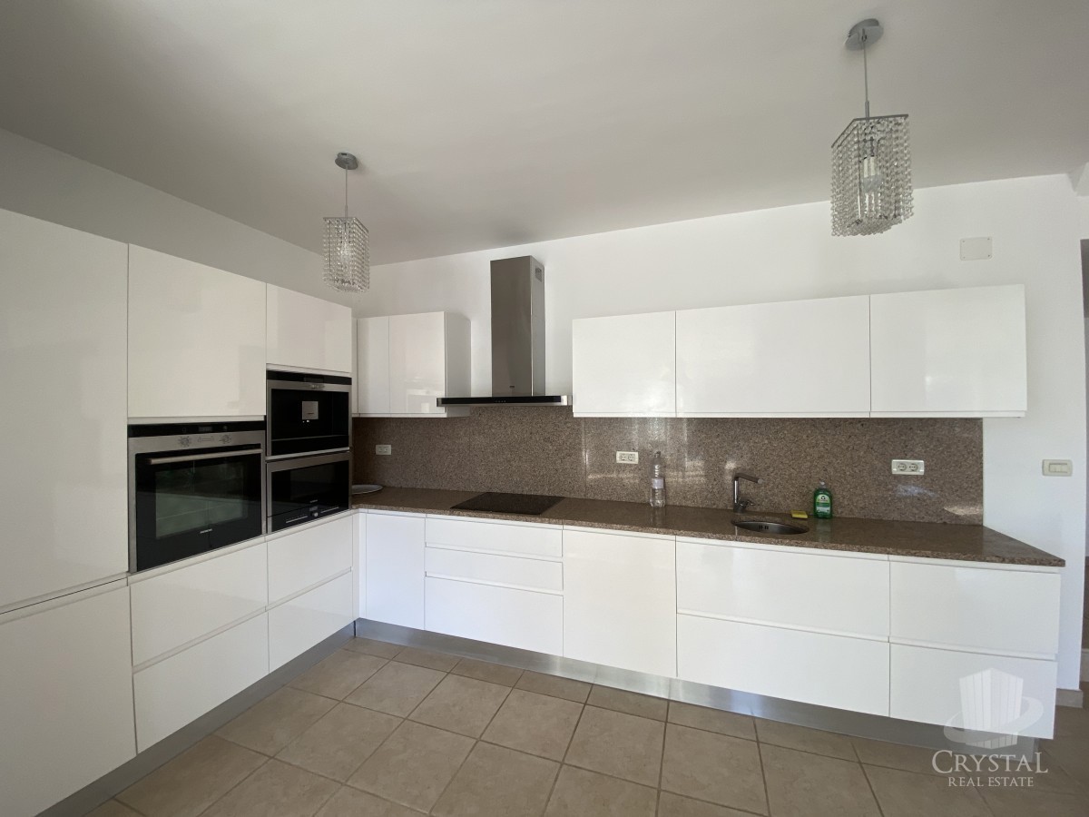 VILLA MODERNA ED ESCLUSIVA CON PISCINA, PRIMA FILA SUL MARE!!