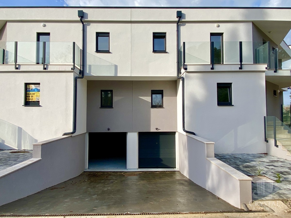 Nella zona di Umago, nuova costruzione! Bellissimo appartamento in ottima posizione, a soli 400 metri dal mare