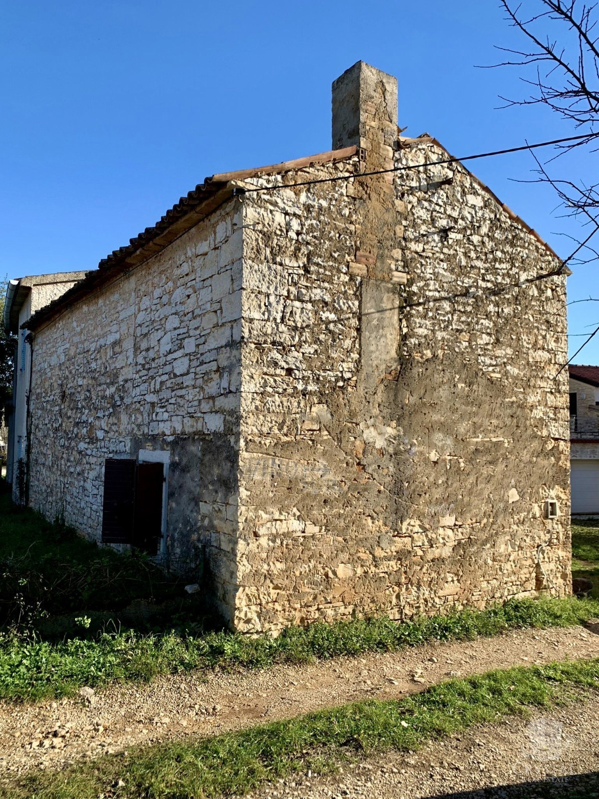 AUTENTICA CASA IN PIETRA ISTRIANA CON MOLTO POTENZIALE!!