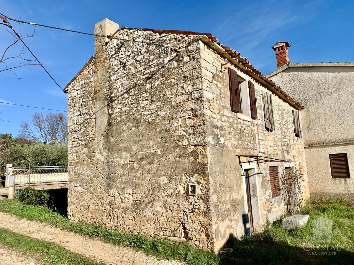 AUTENTICA CASA IN PIETRA ISTRIANA CON MOLTO POTENZIALE!!
