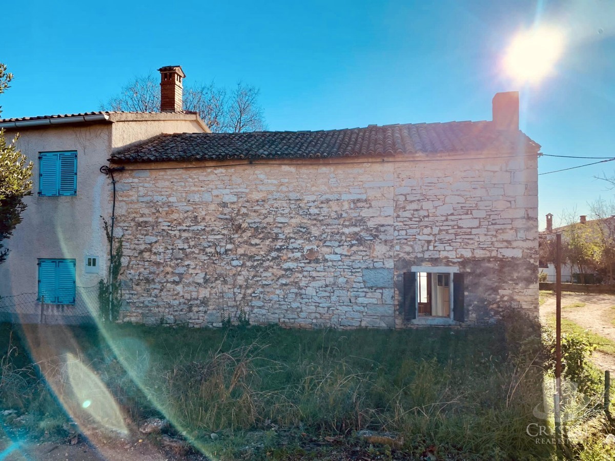 AUTENTICA CASA IN PIETRA ISTRIANA CON MOLTO POTENZIALE!!