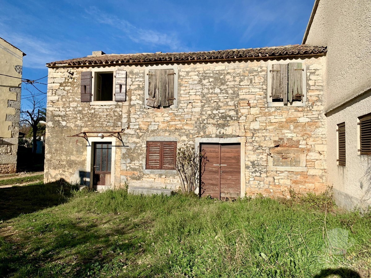 AUTENTICA CASA IN PIETRA ISTRIANA CON MOLTO POTENZIALE!!