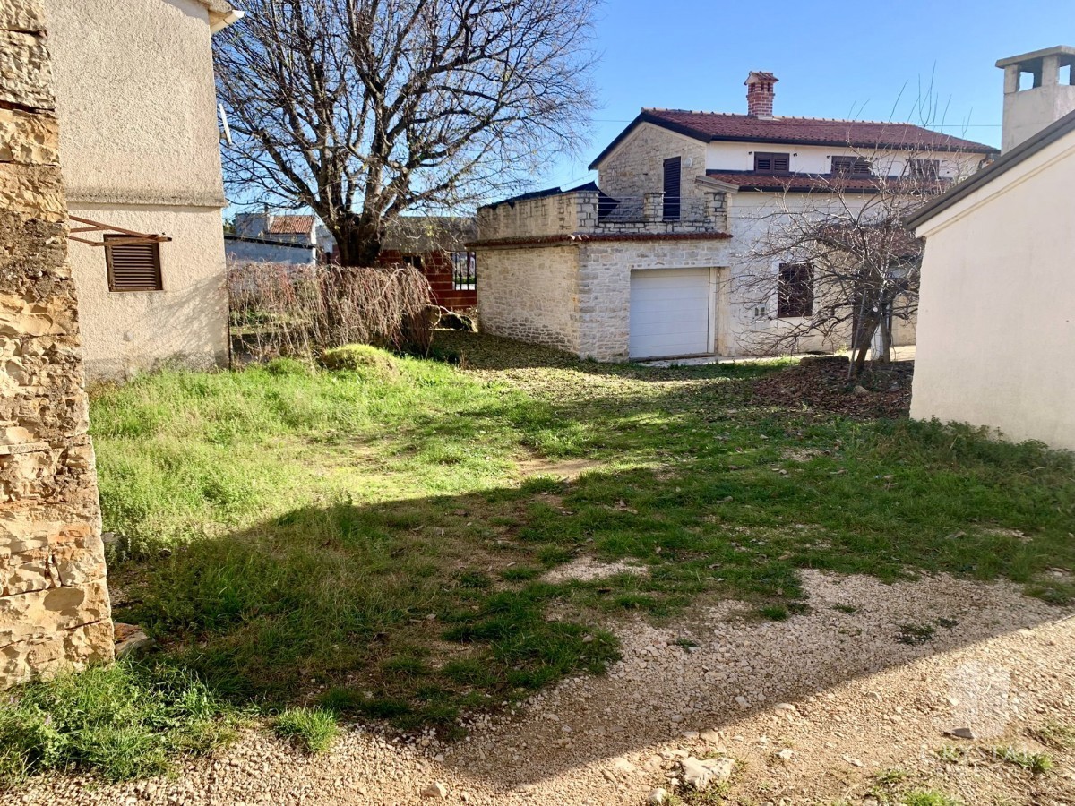 AUTENTICA CASA IN PIETRA ISTRIANA CON MOLTO POTENZIALE!!