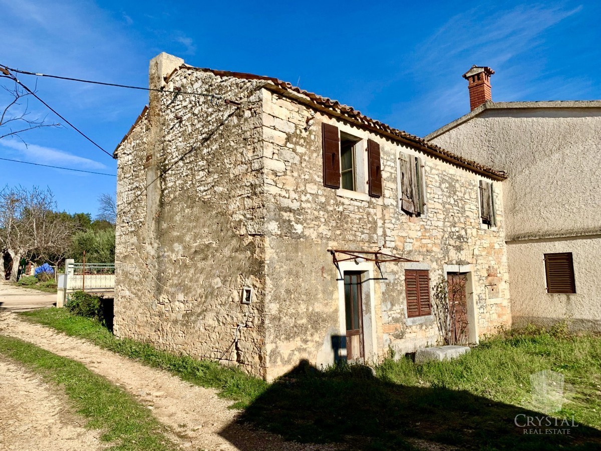 AUTENTICA CASA IN PIETRA ISTRIANA CON MOLTO POTENZIALE!!