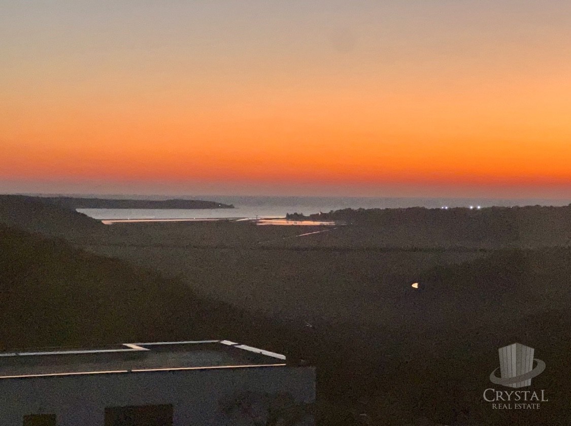 TERRENO EDIFICABILE CON UNA VISTA INCREDIBILE SUL MARE E SUL PAESAGGIO CIRCOSTANTE!!
