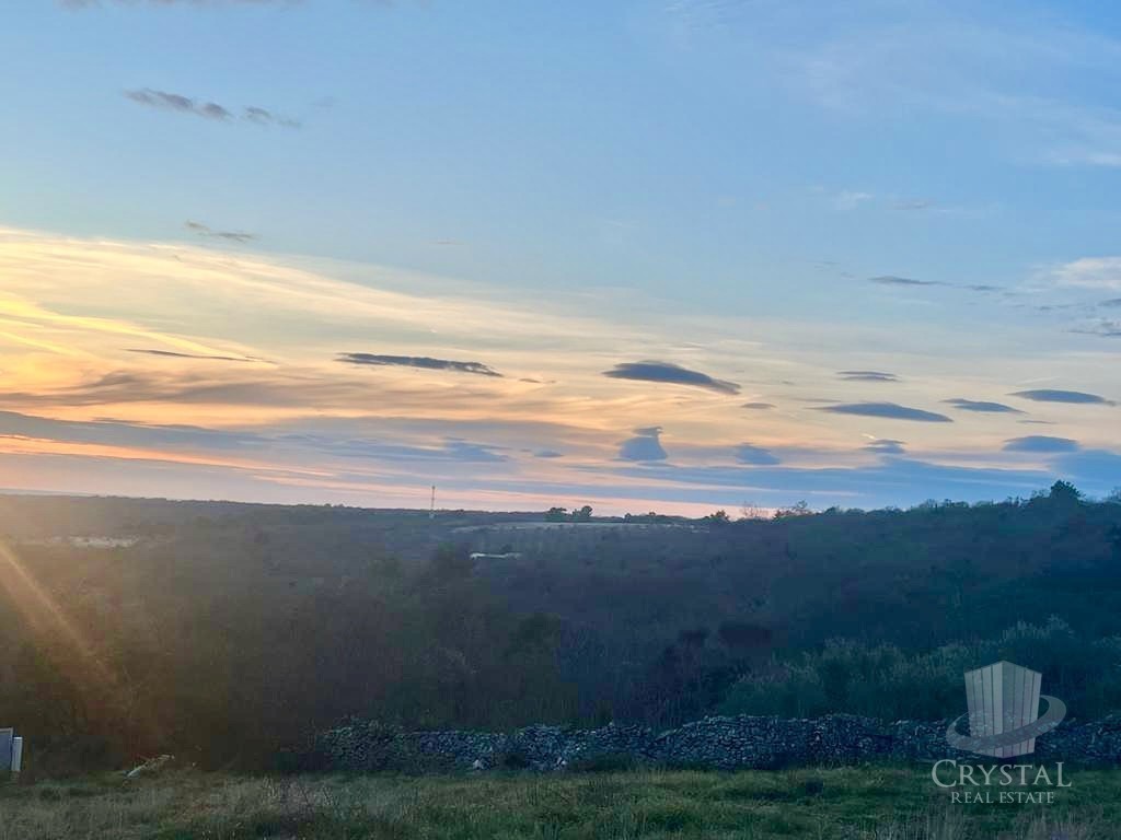 TERRENO EDIFICABILE CON UNA VISTA INCREDIBILE SUL MARE E SUL PAESAGGIO CIRCOSTANTE!!