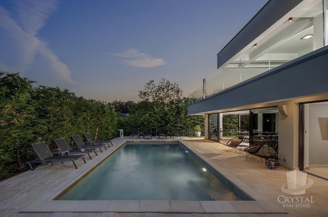 DINTORNI DI UMAGO: VILLA SMART HOME CON PISCINA RISCALDATA