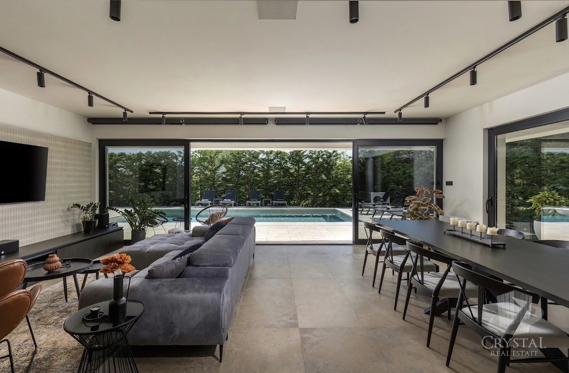 DINTORNI DI UMAGO: VILLA SMART HOME CON PISCINA RISCALDATA