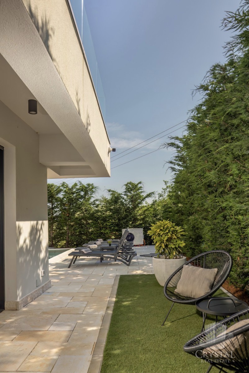 DINTORNI DI UMAGO: VILLA SMART HOME CON PISCINA RISCALDATA