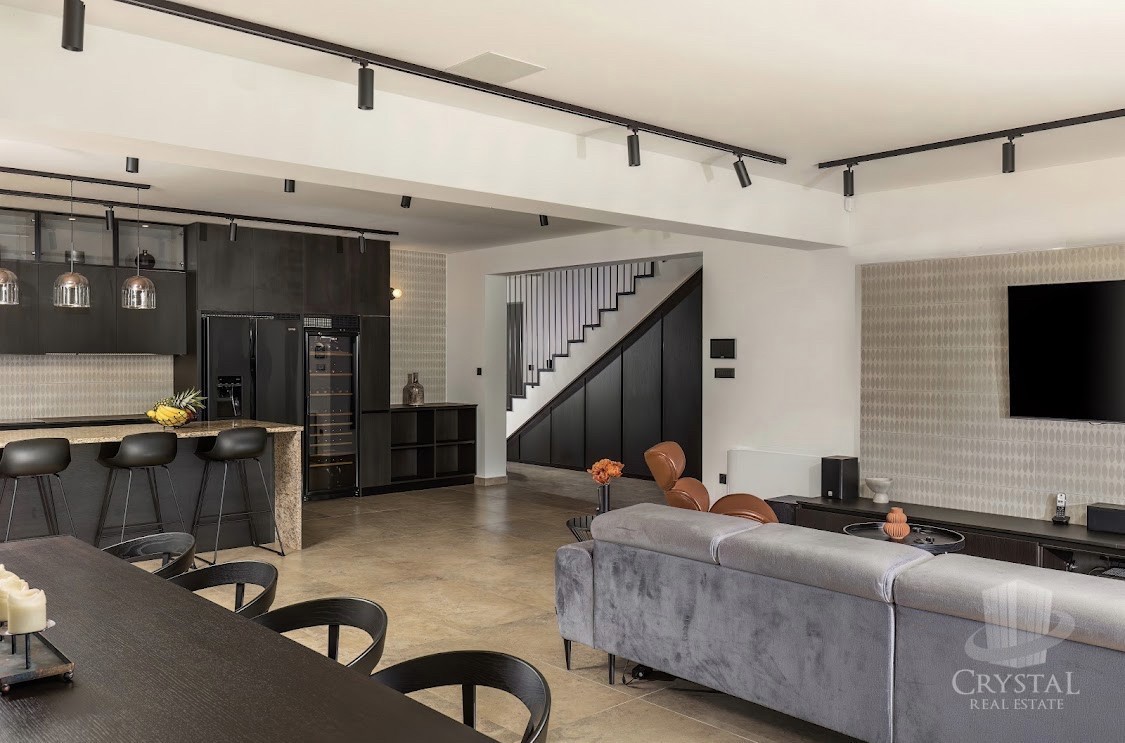 DINTORNI DI UMAGO: VILLA SMART HOME CON PISCINA RISCALDATA