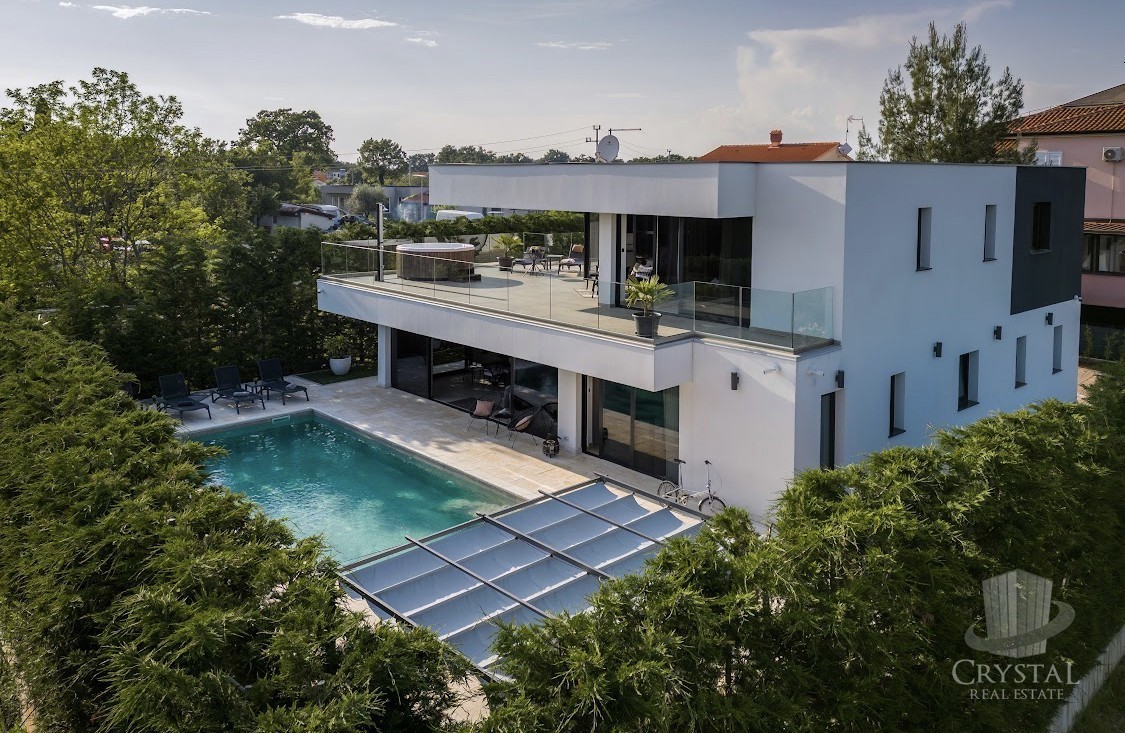 DINTORNI DI UMAGO: VILLA SMART HOME CON PISCINA RISCALDATA