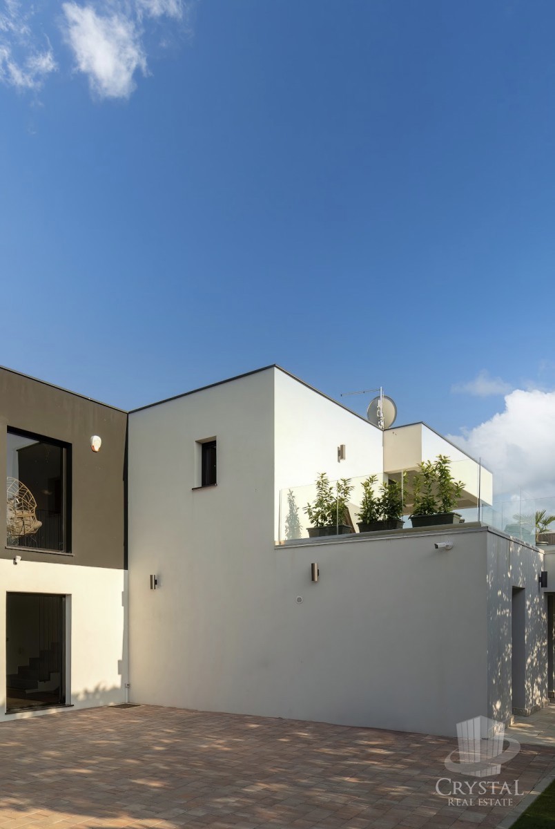 DINTORNI DI UMAGO: VILLA SMART HOME CON PISCINA RISCALDATA