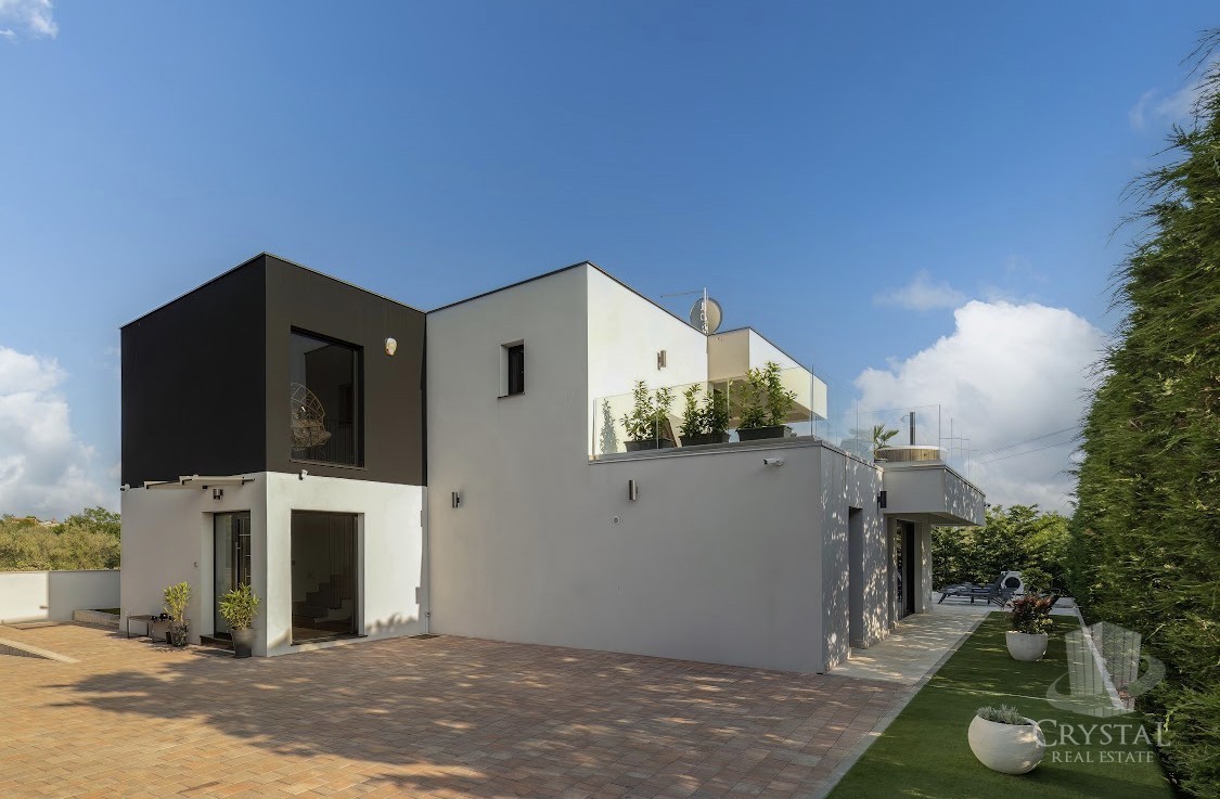 DINTORNI DI UMAGO: VILLA SMART HOME CON PISCINA RISCALDATA