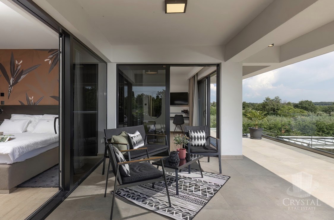 DINTORNI DI UMAGO: VILLA SMART HOME CON PISCINA RISCALDATA