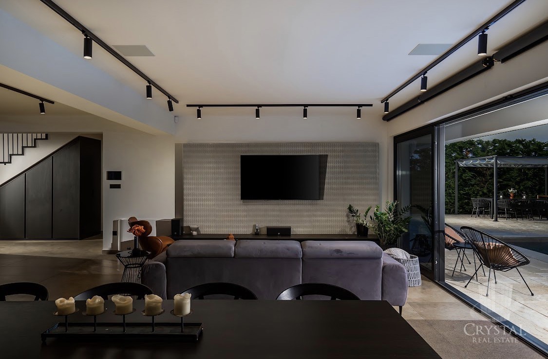 DINTORNI DI UMAGO: VILLA SMART HOME CON PISCINA RISCALDATA