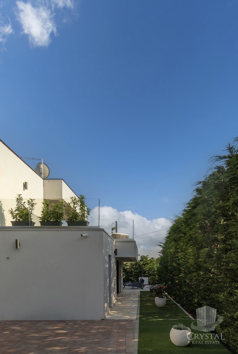 DINTORNI DI UMAGO: VILLA SMART HOME CON PISCINA RISCALDATA